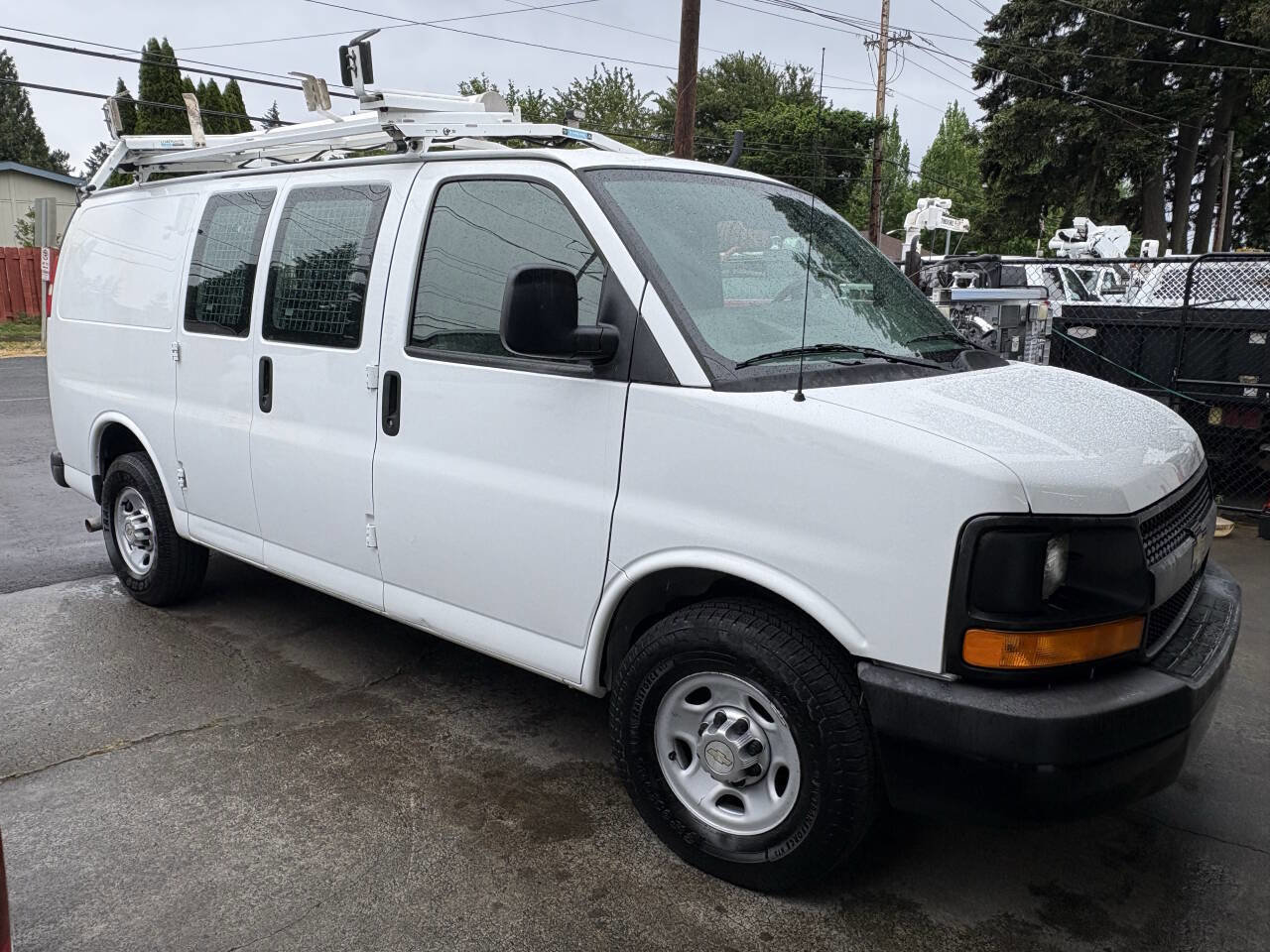 Used 2013 Chevrolet Express 2500 RWD image 3