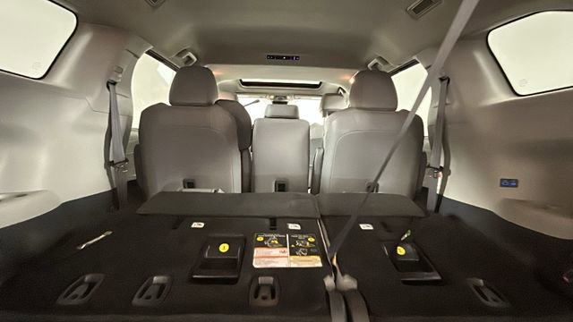 Used 2021 Toyota Sienna XLE FWD image 29