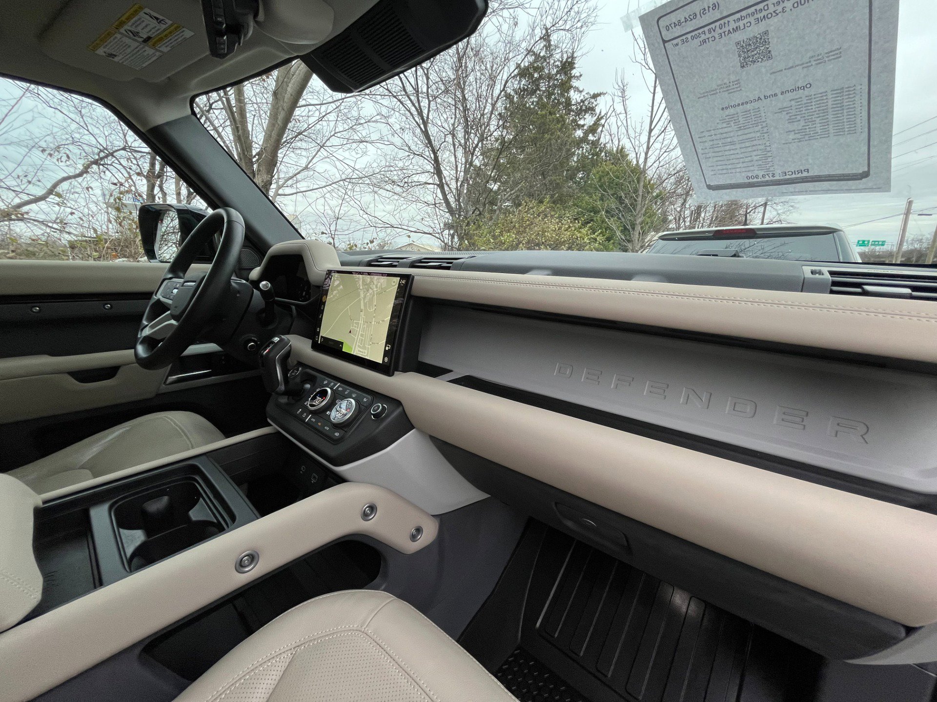 Used 2024 Land Rover Defender 110 SE image 17