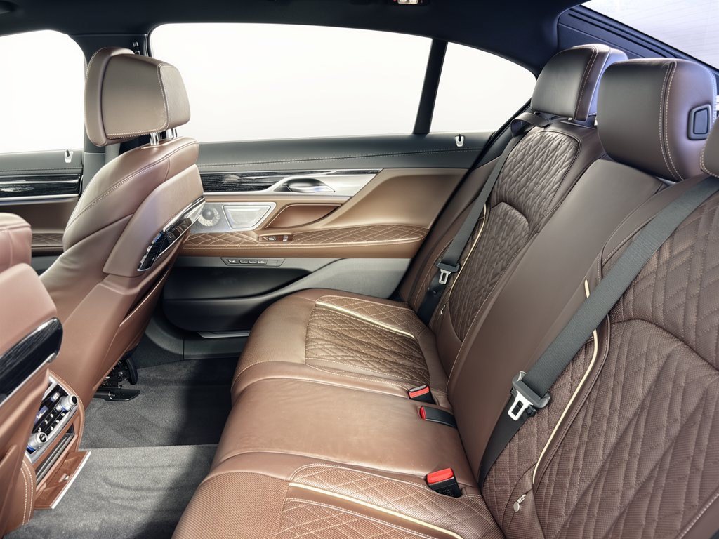 Used 2022 BMW 750i xDrive w/ Luxury Rear Seating Package AWD/4WD image 25