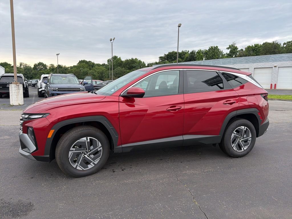 Used 2025 Hyundai Tucson Blue w/ Tow & Go Package AWD/4WD image 12