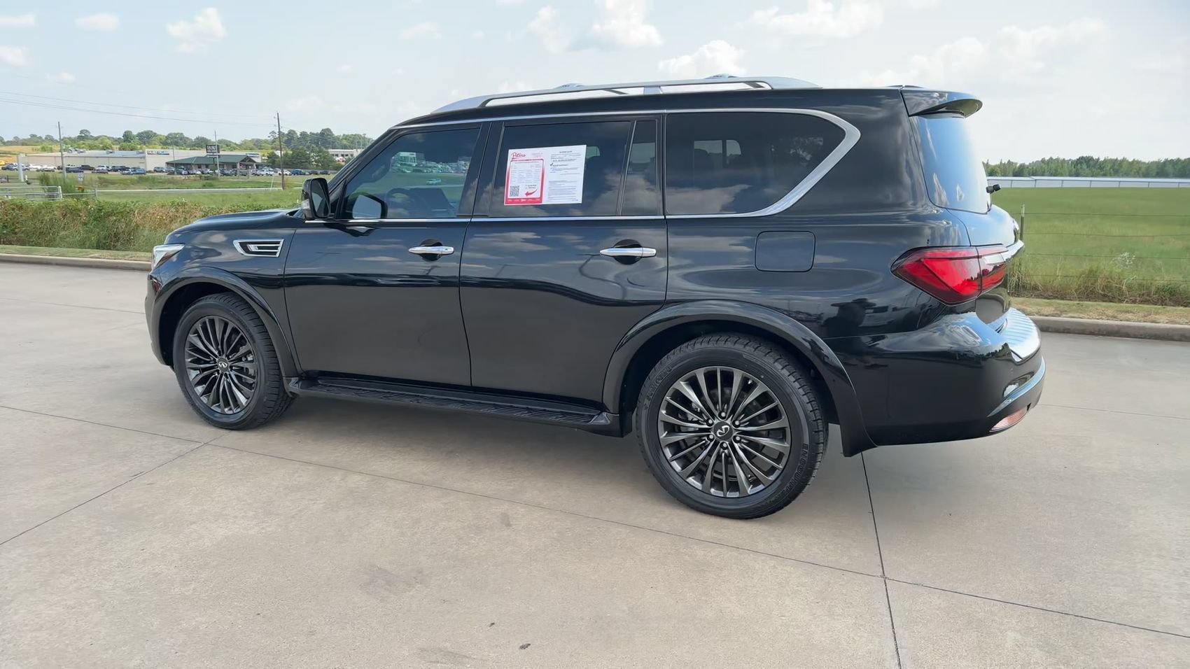 Used 2024 INFINITI QX80 Premium Select w/ All-Season Package RWD image 6