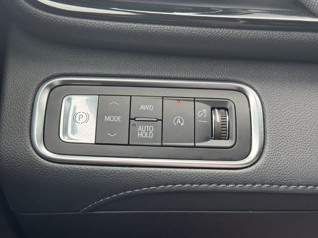 Used 2025 Buick Enclave Preferred AWD/4WD image 26