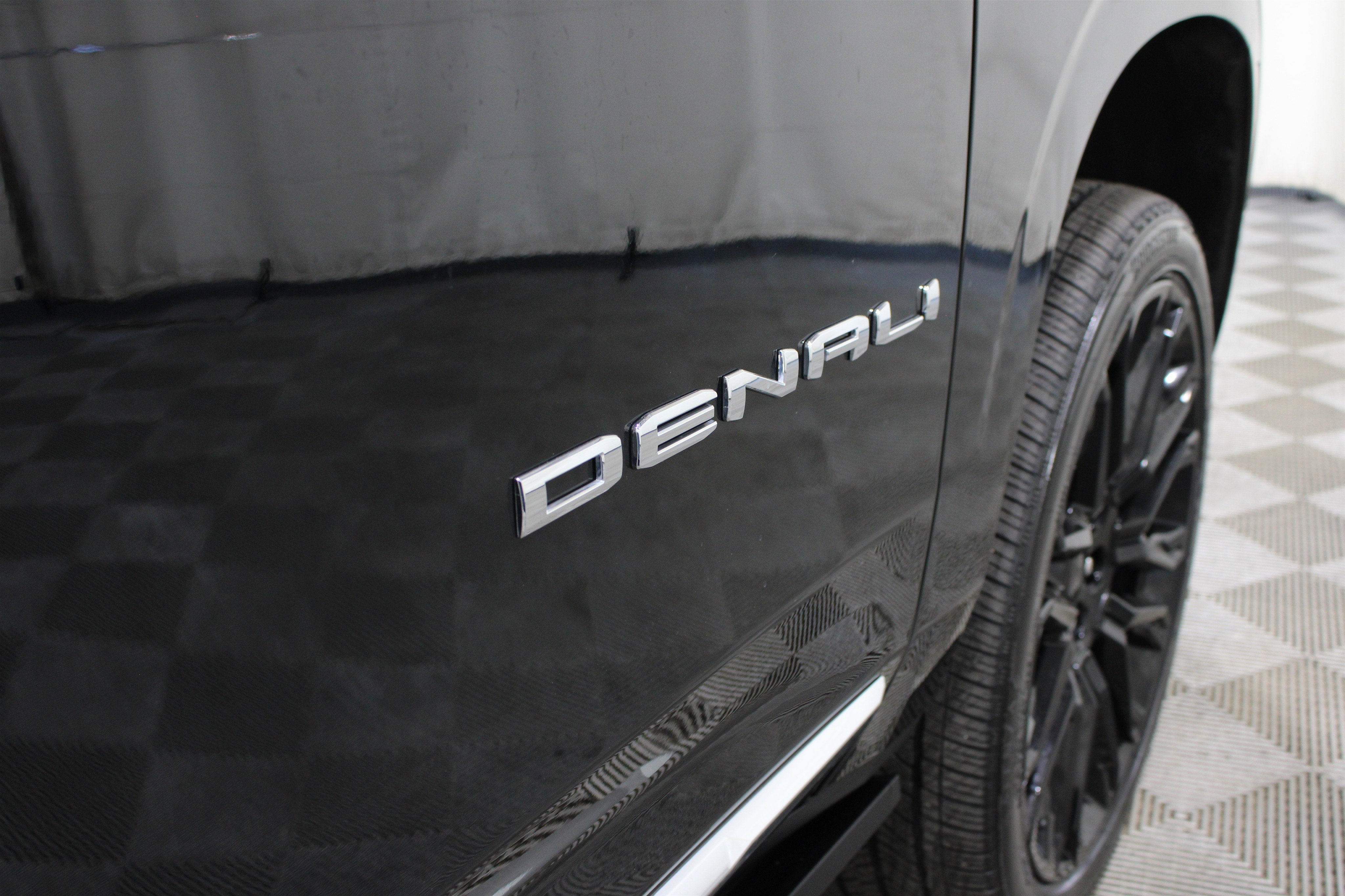 Used 2025 GMC Yukon Denali w/ Denali Reserve Package image 32