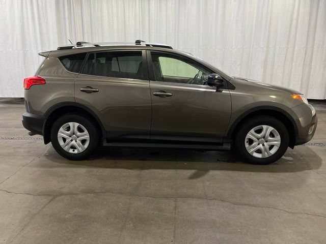 Used 2013 Toyota RAV4 LE AWD/4WD image 3