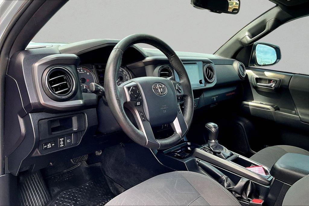 Used 2019 Toyota Tacoma TRD Off-Road AWD/4WD image 16