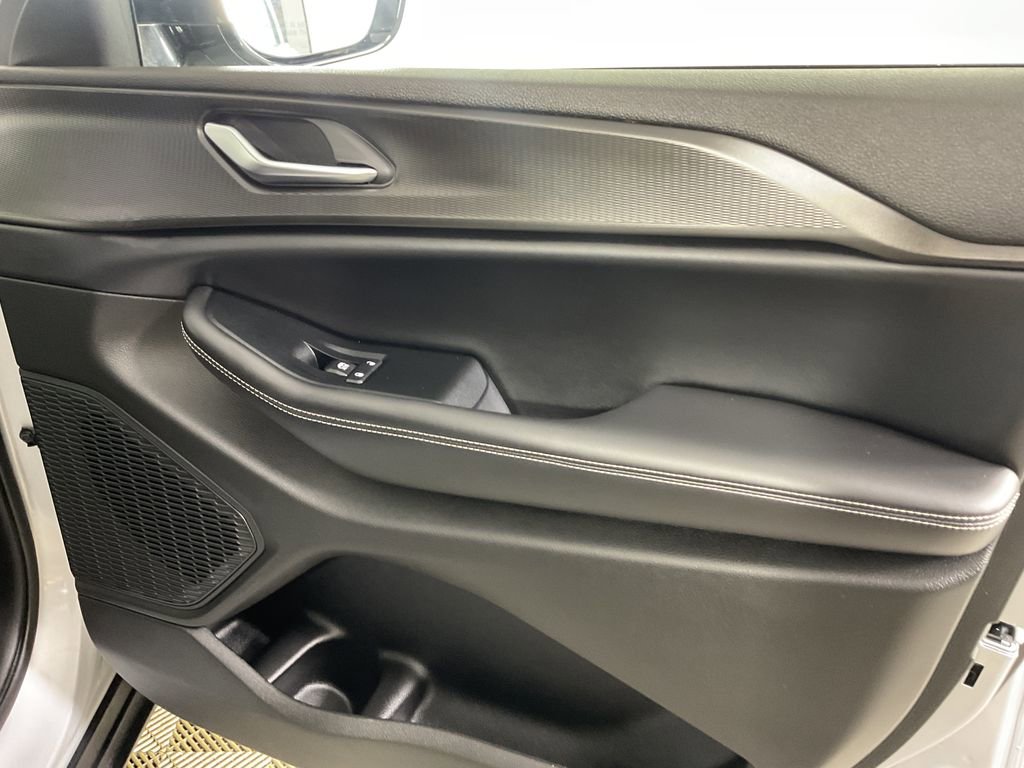 Used 2023 Jeep Grand Cherokee Altitude image 24