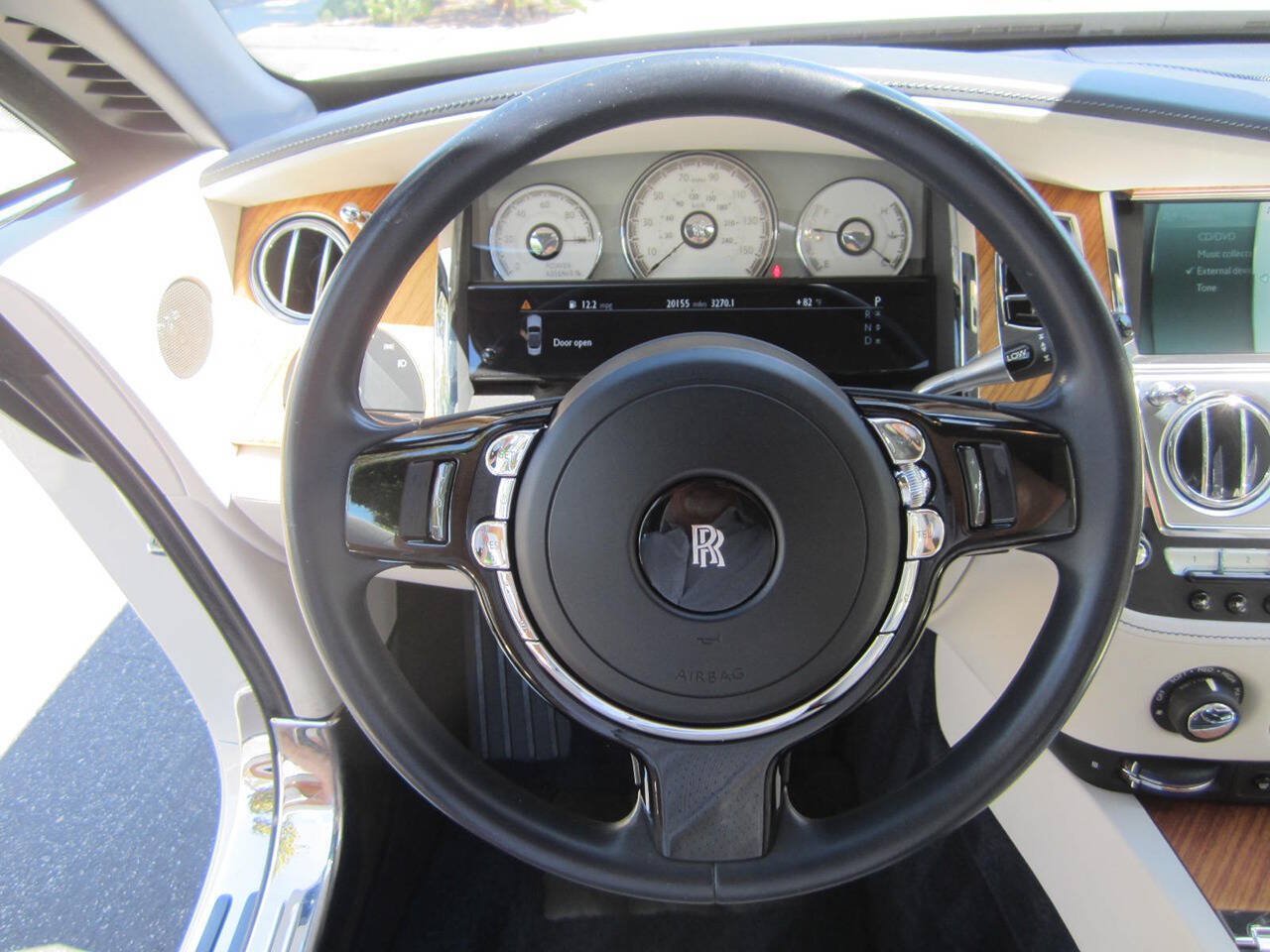 Used 2016 Rolls-Royce Dawn RWD image 41