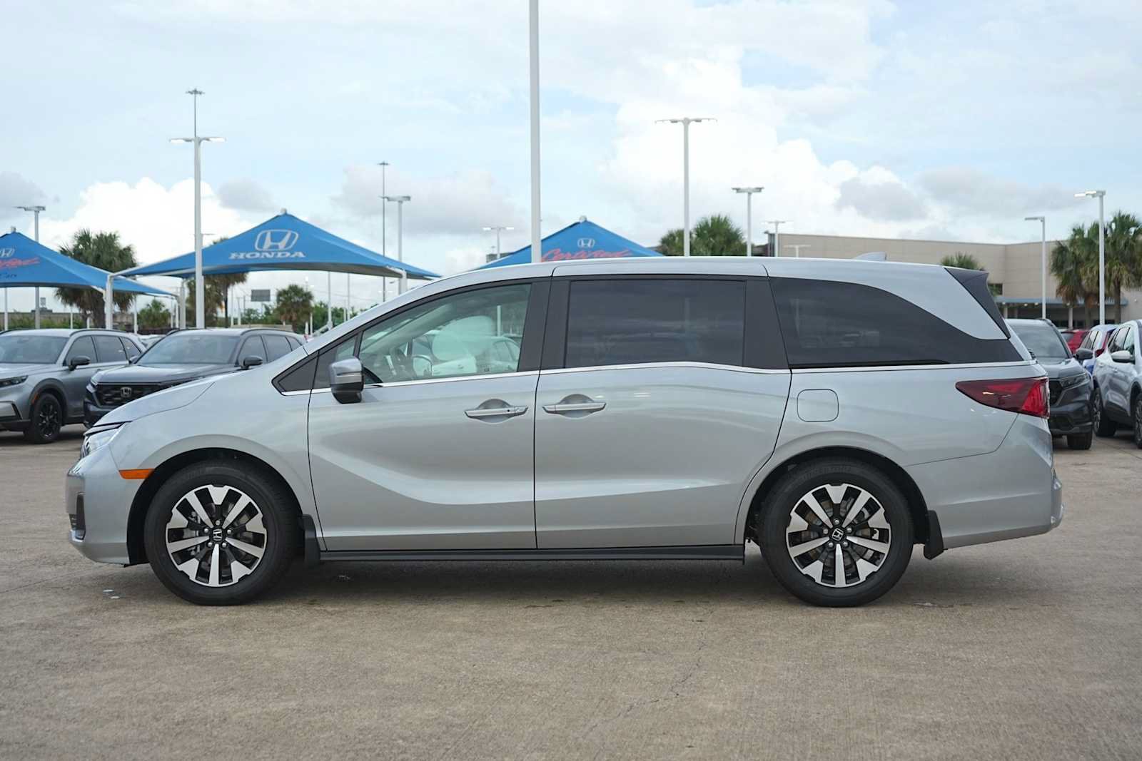 Certified 2026 Honda Odyssey EX-L image 3