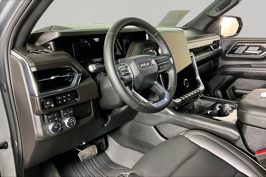 Used 2025 GMC Yukon Elevation AWD/4WD image 16