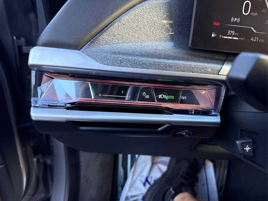 Used 2023 BMW 740i w/ Parking Assistance Package image 48