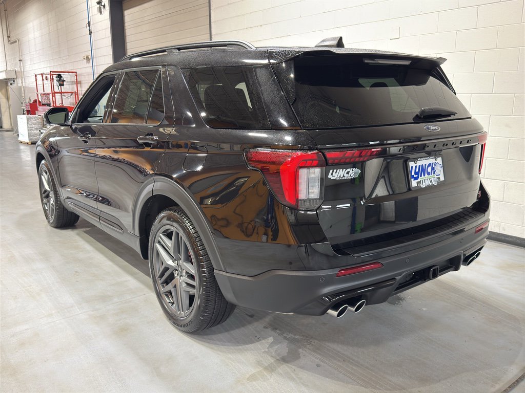 Used 2025 Ford Explorer ST image 3