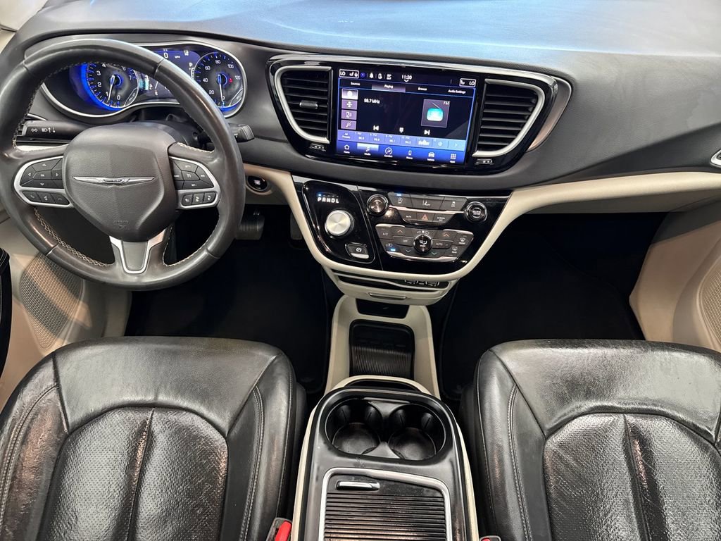 Used 2022 Chrysler Pacifica Touring-L FWD image 12