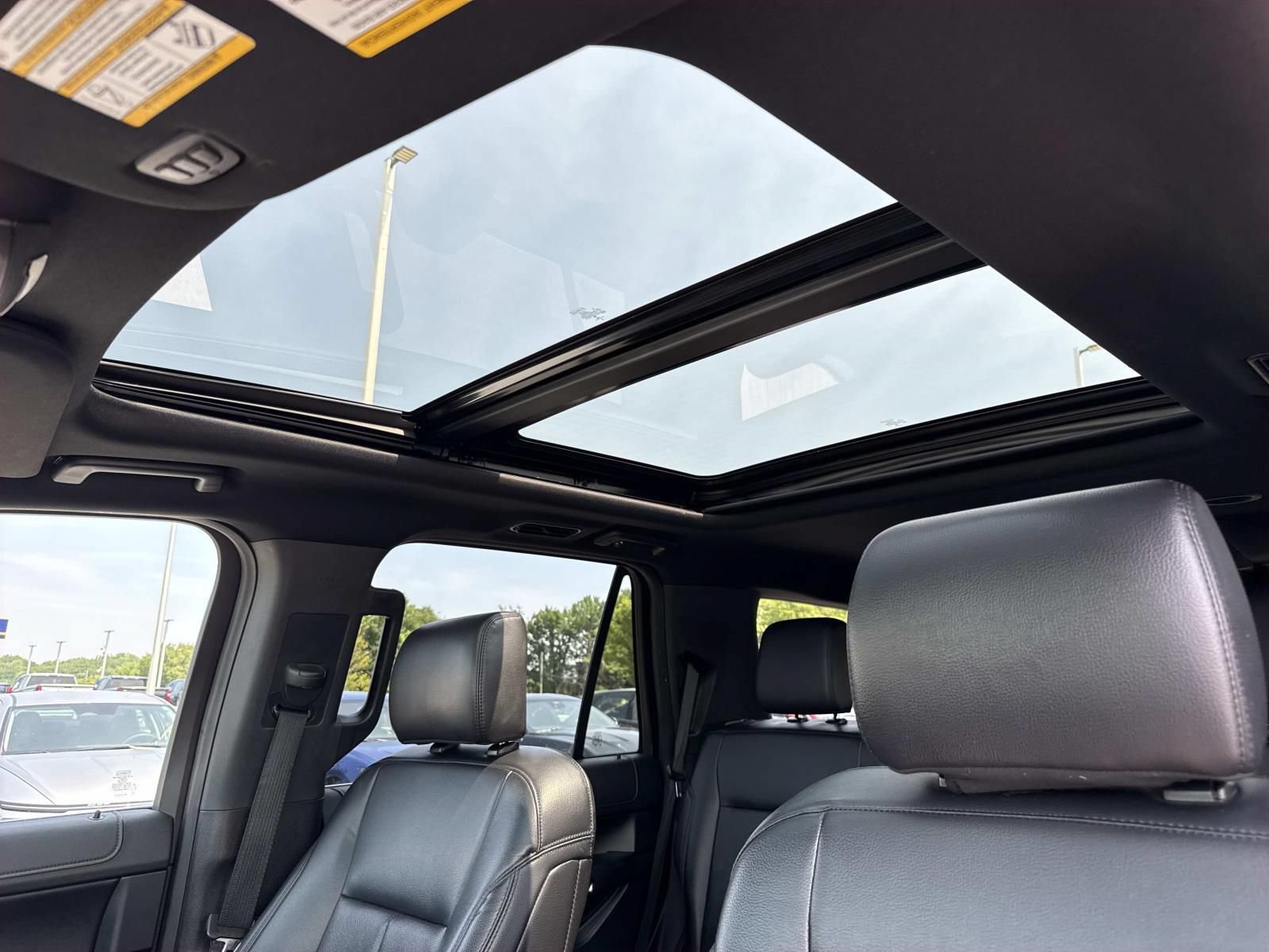 Used 2020 Ford Expedition XLT w/ Equipment Group 202A AWD/4WD image 9