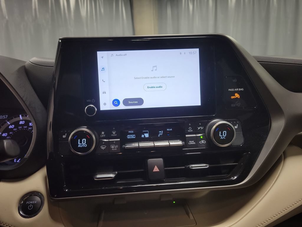 Used 2023 Toyota Highlander XLE FWD image 17