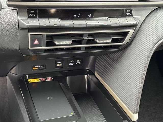 Used 2025 Toyota Camry SE image 15