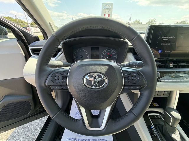 Used 2023 Toyota Corolla Cross LE w/ Moonroof Package AWD/4WD image 18