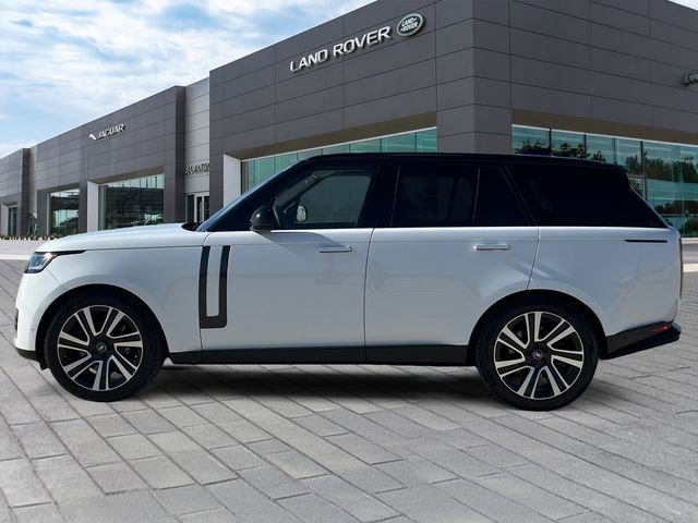 Used 2023 Land Rover Range Rover SE AWD/4WD image 2