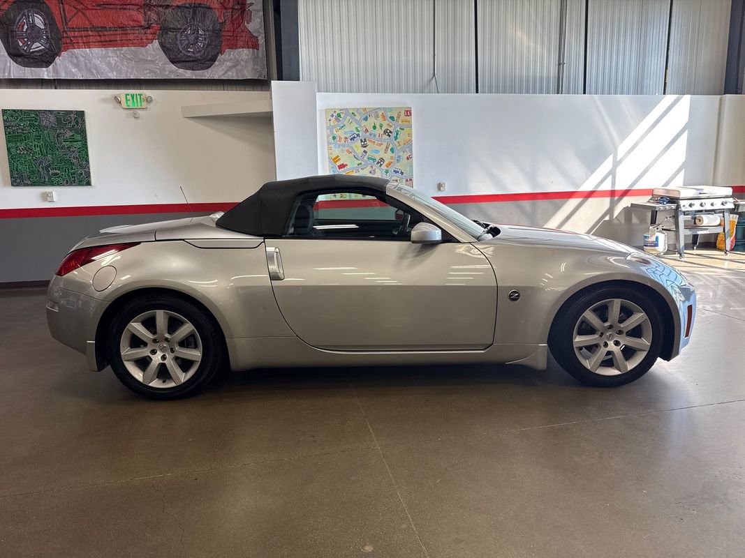 Used 2004 Nissan 350Z Enthusiast w/ Side Airbags Pkg image 3