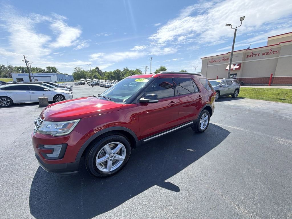 Used 2017 Ford Explorer XLT w/ Equipment Group 202A AWD/4WD image 15
