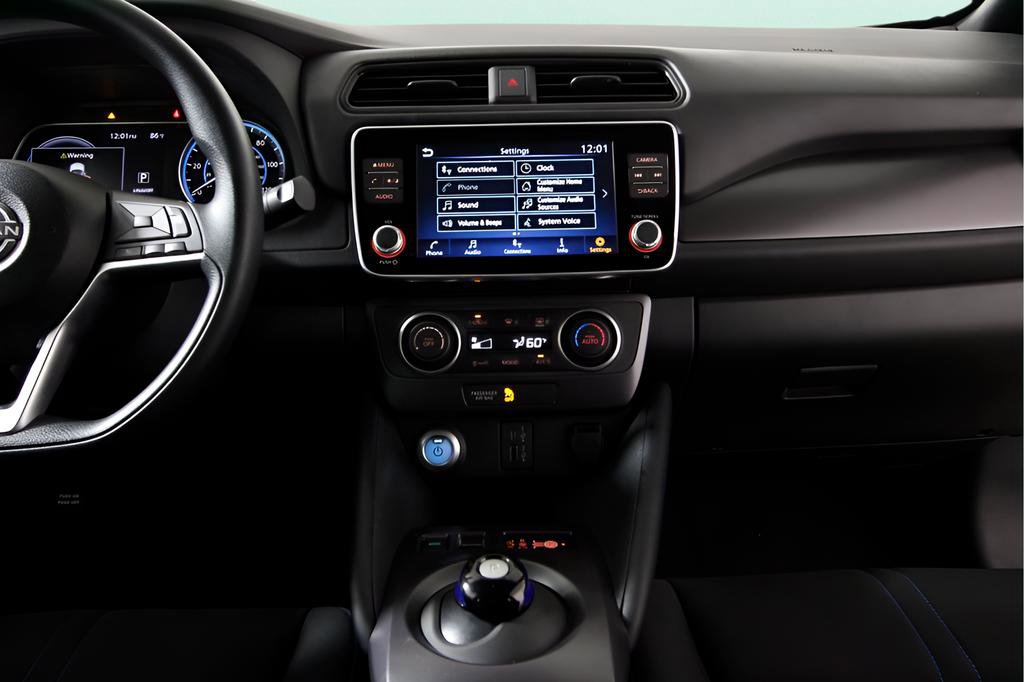 Used 2025 Nissan Leaf S image 31