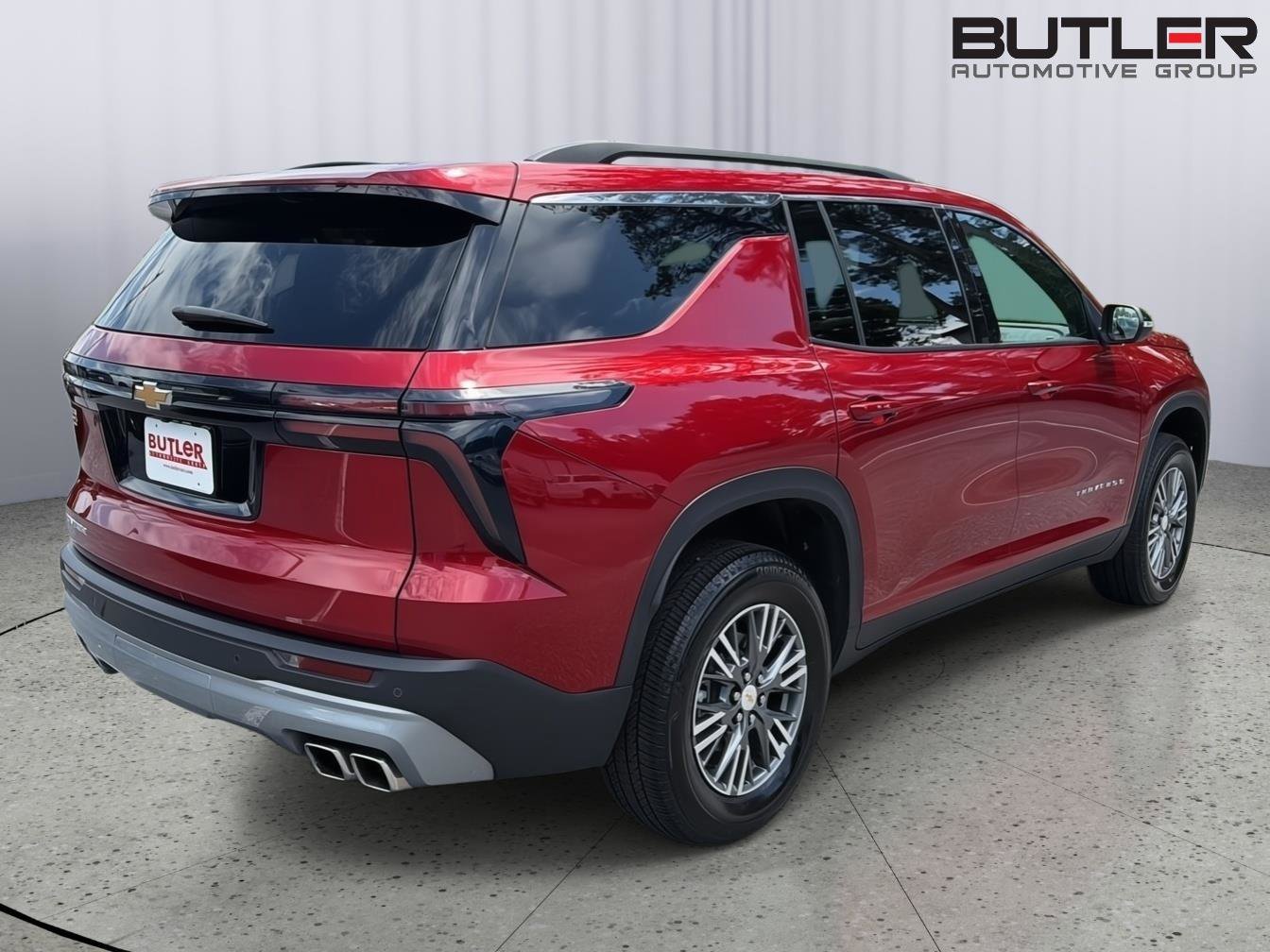 Used 2025 Chevrolet Traverse LT FWD image 6