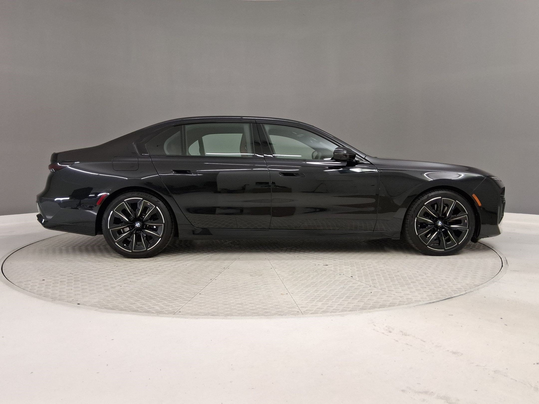Used 2025 BMW 760i xDrive AWD/4WD image 6