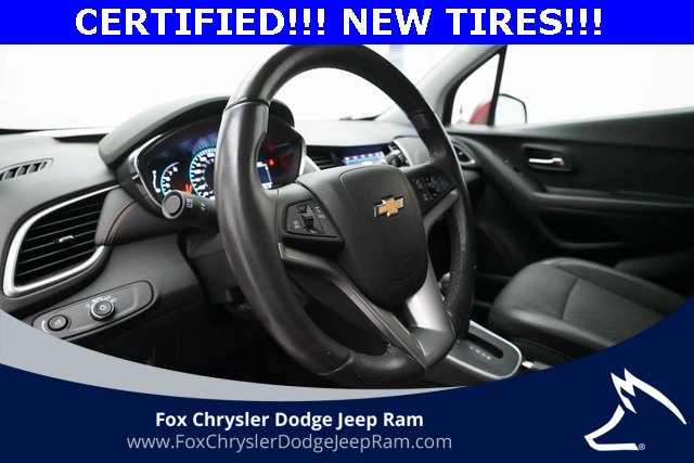 Used 2022 Chevrolet Trax LT w/ LT Convenience Package image 8