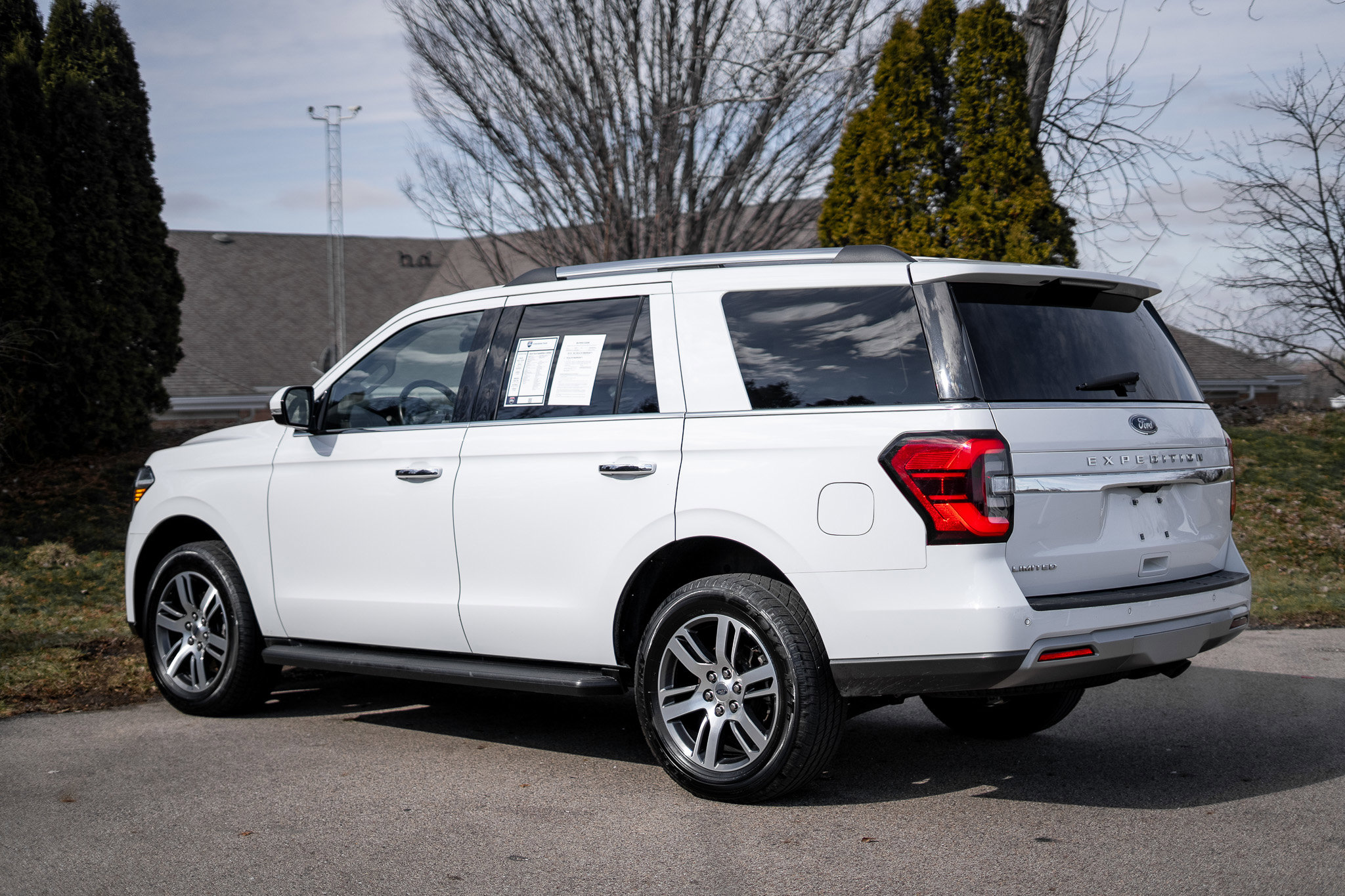 Used 2024 Ford Expedition Limited image 7