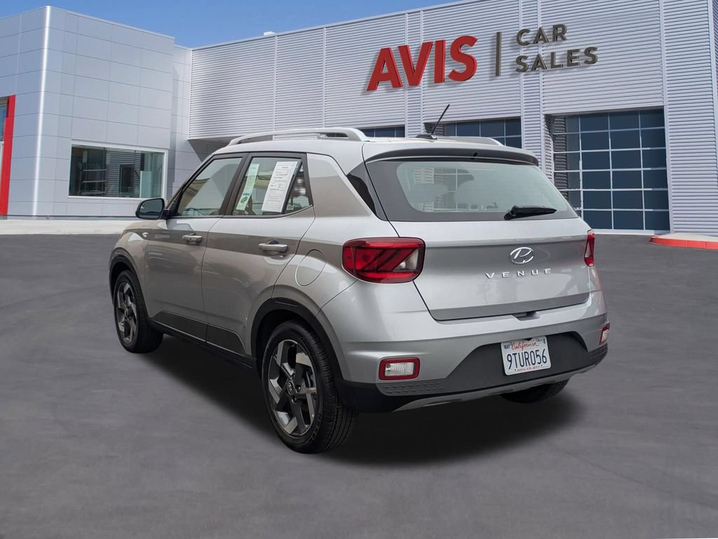 Used 2025 Hyundai Venue SEL FWD image 3