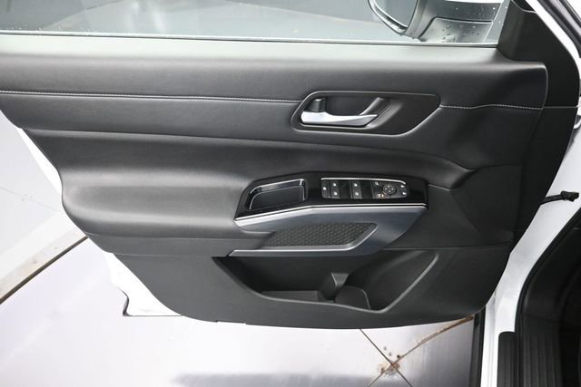 Used 2025 Nissan Pathfinder SL AWD/4WD image 22