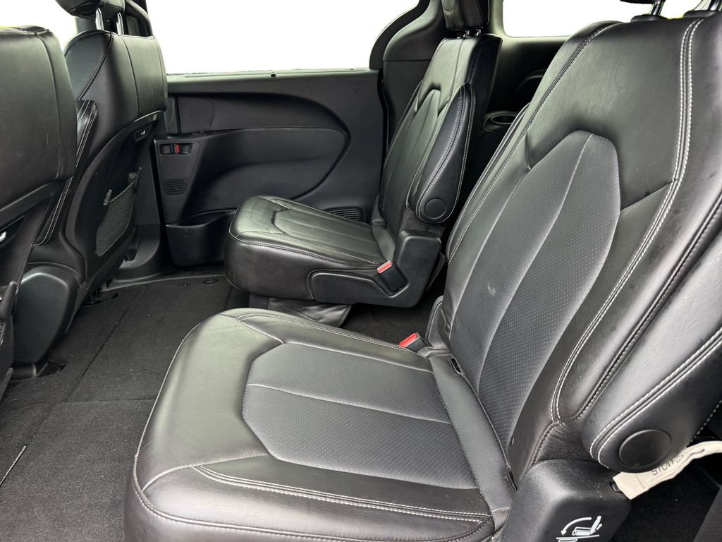 Used 2025 Chrysler Pacifica Select AWD/4WD image 14