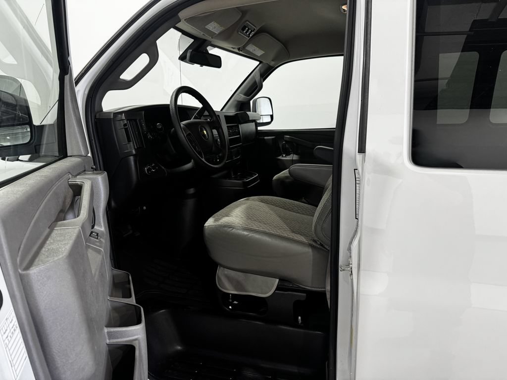 Used 2025 Chevrolet Express 3500 LT w/ LT Preferred Equipment Group RWD image 10