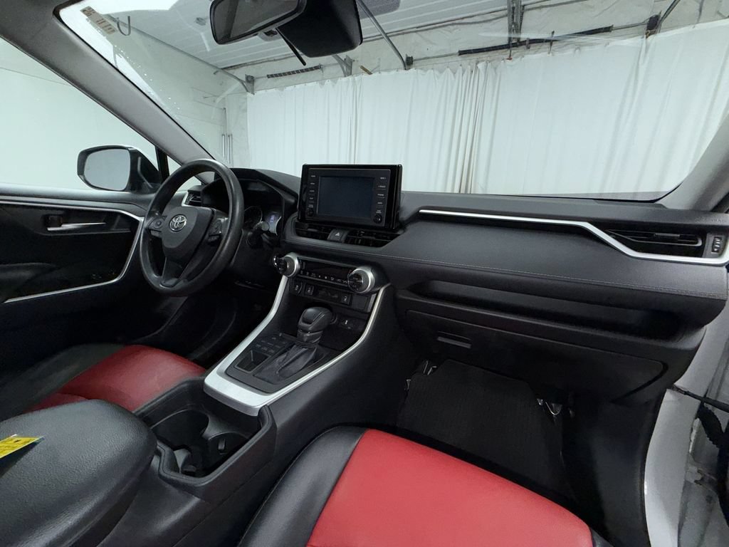 Used 2019 Toyota RAV4 XLE AWD/4WD image 8