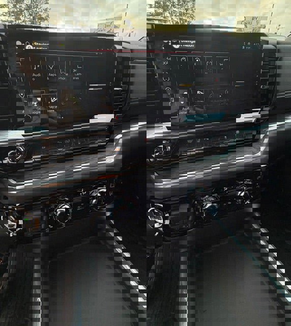 New 2026 GMC Sierra 3500 SLT w/ SLT Convenience Package image 12