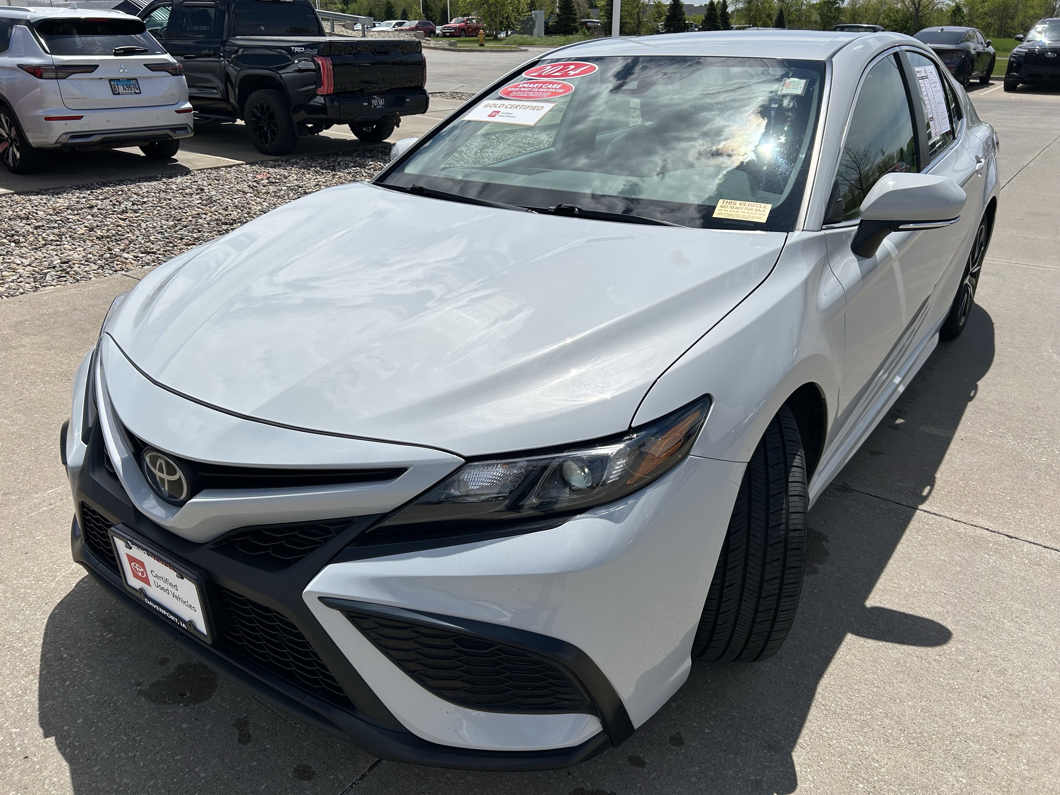 Used 2024 Toyota Camry SE FWD image 3