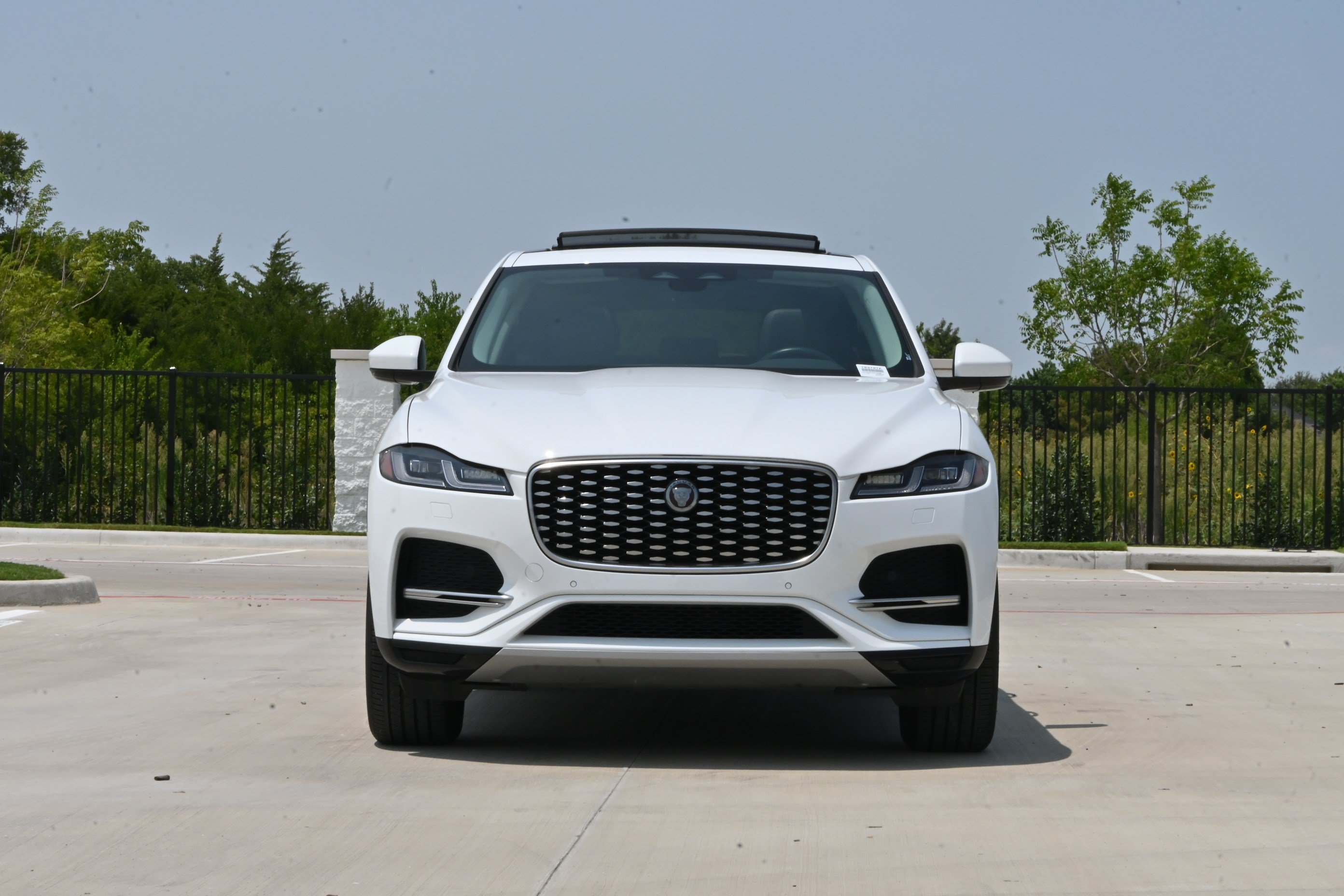 Used 2022 Jaguar F-PACE AWD/4WD image 3