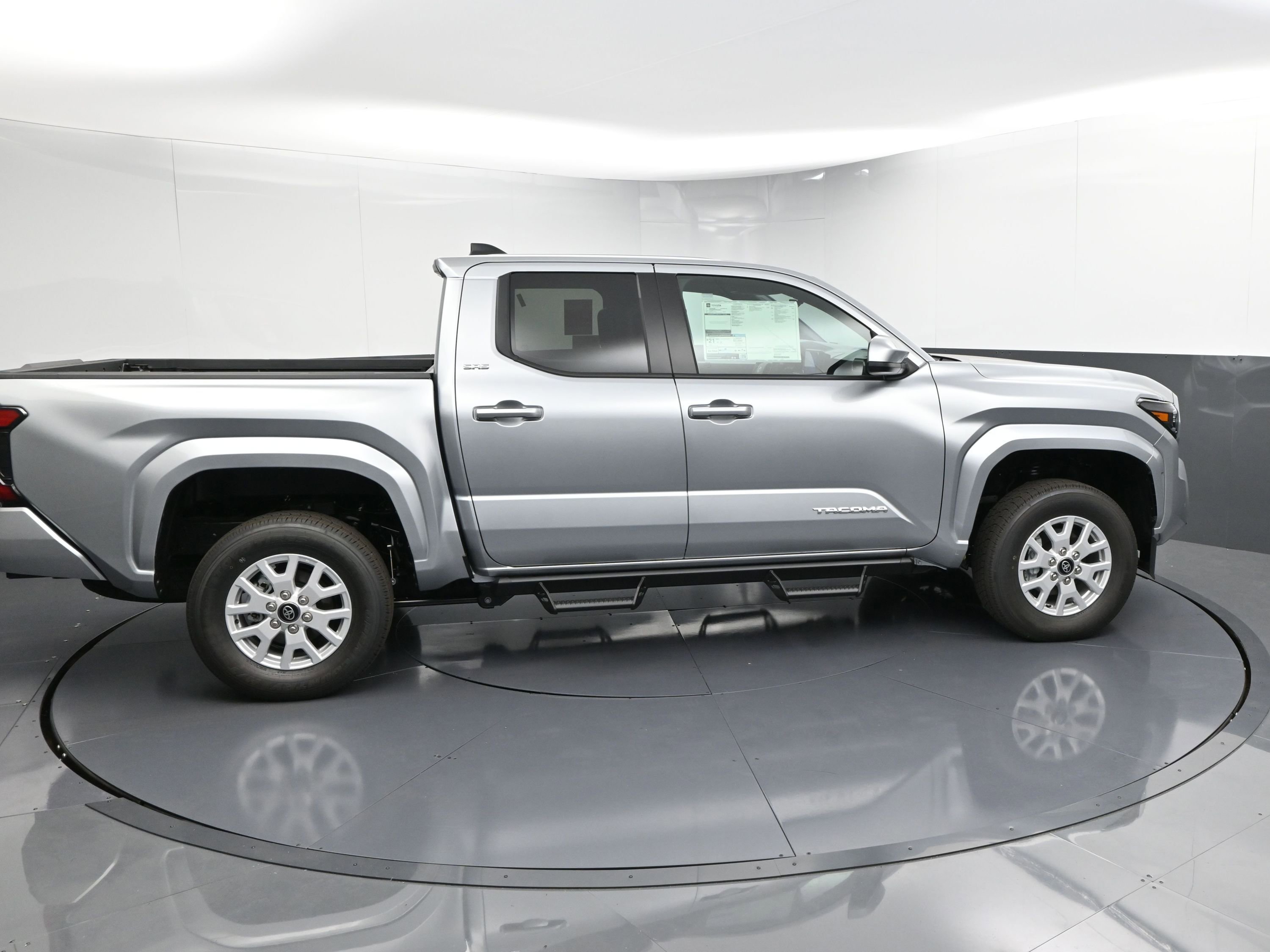 Used 2024 Toyota Tacoma SR5 w/ SR5 Upgrade Package image 9