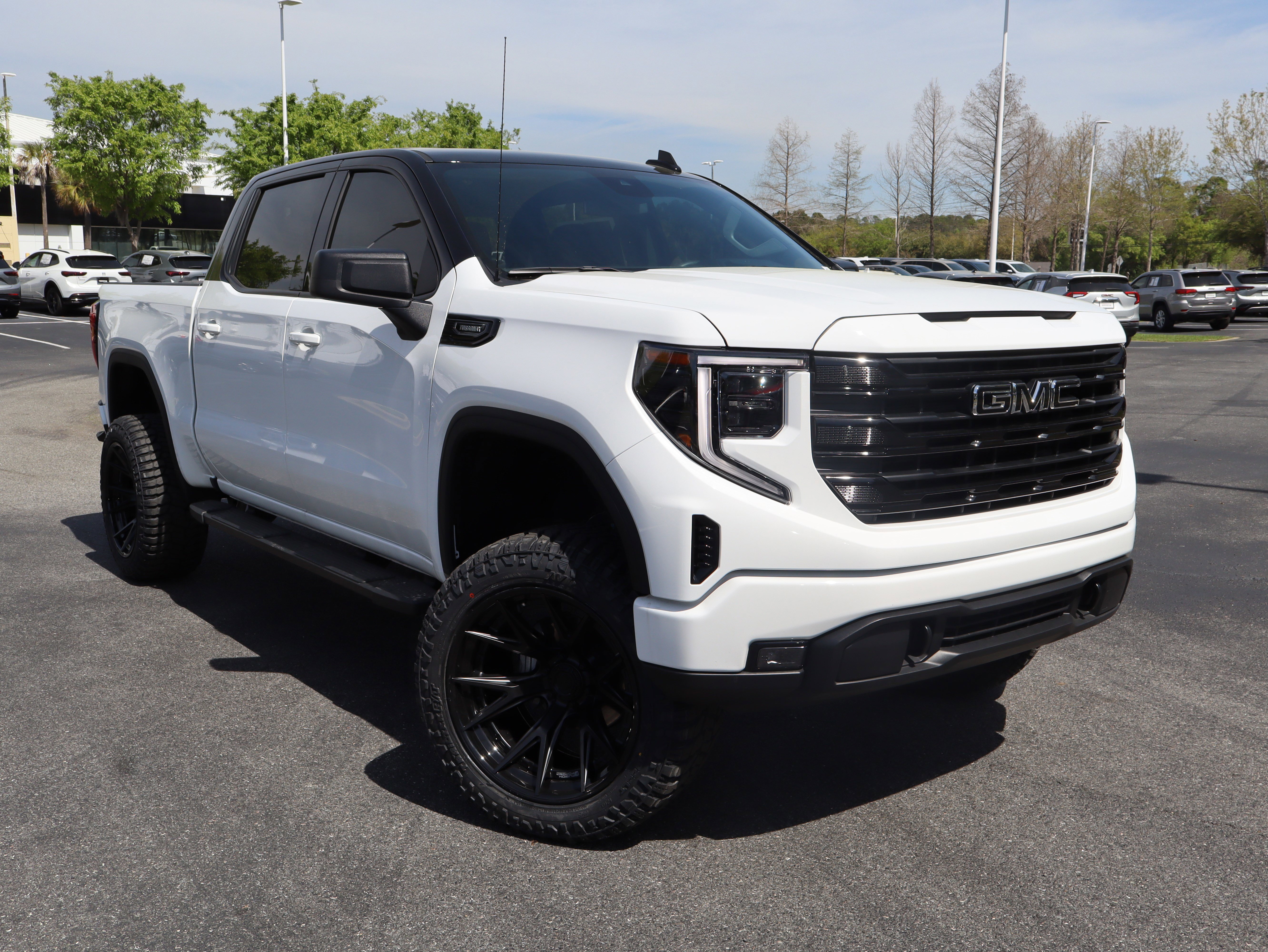 Used 2025 GMC Sierra 1500 Elevation AWD/4WD image 2