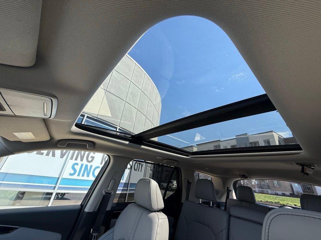 Used 2025 Honda Pilot Touring image 5