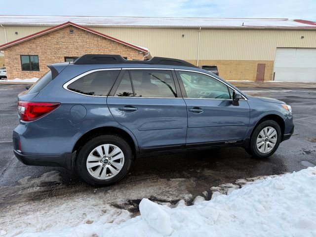 Used 2017 Subaru Outback 2.5i Premium image 4