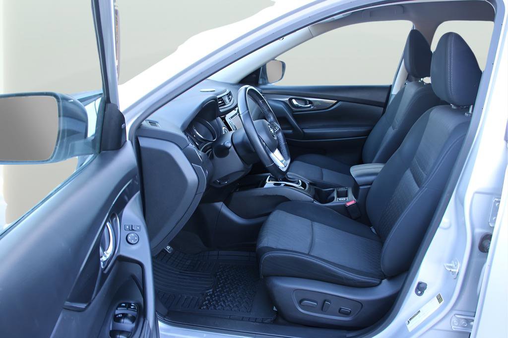 Used 2017 Nissan Rogue SV w/ SV Premium Package AWD/4WD image 12