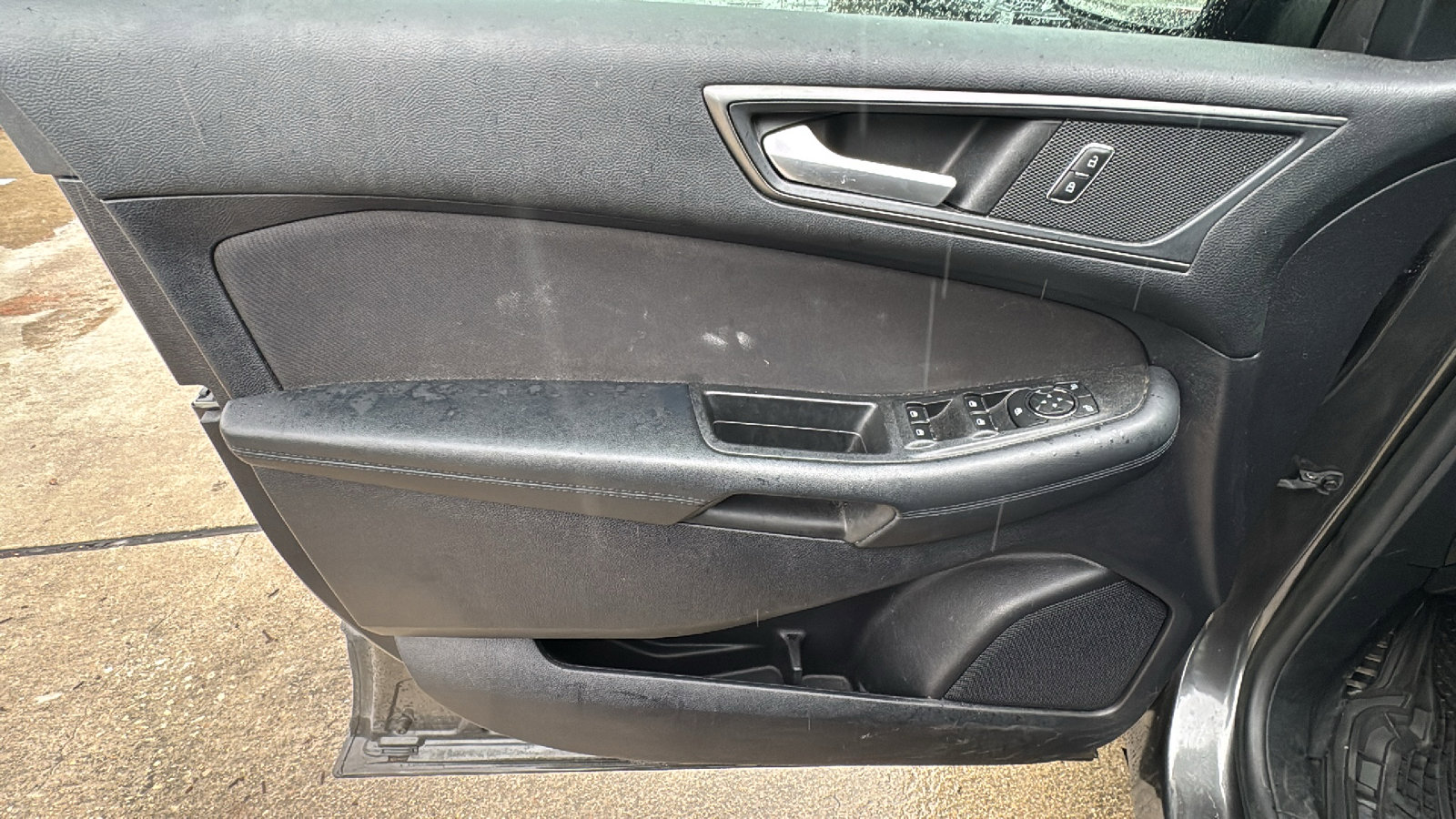 Used 2019 Ford Edge SE image 11