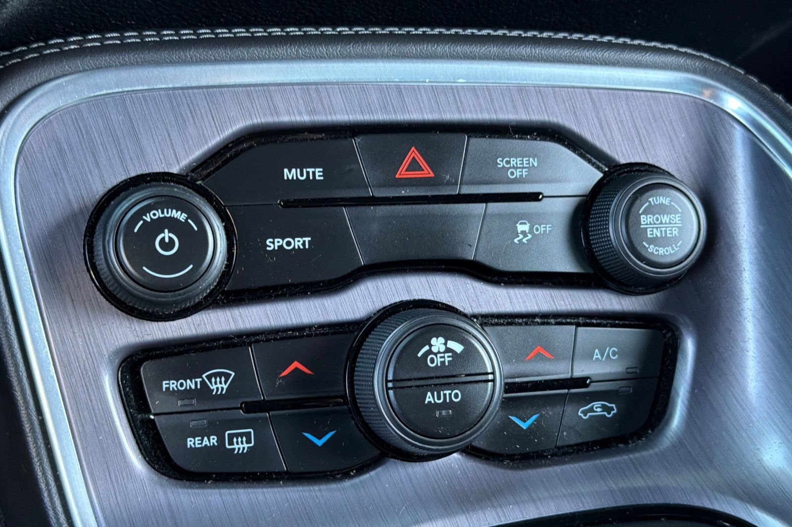 Used 2018 Dodge Challenger SXT RWD image 21