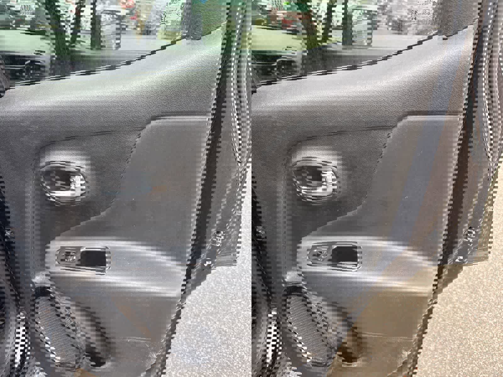 Used 2017 Jeep Renegade Altitude image 22