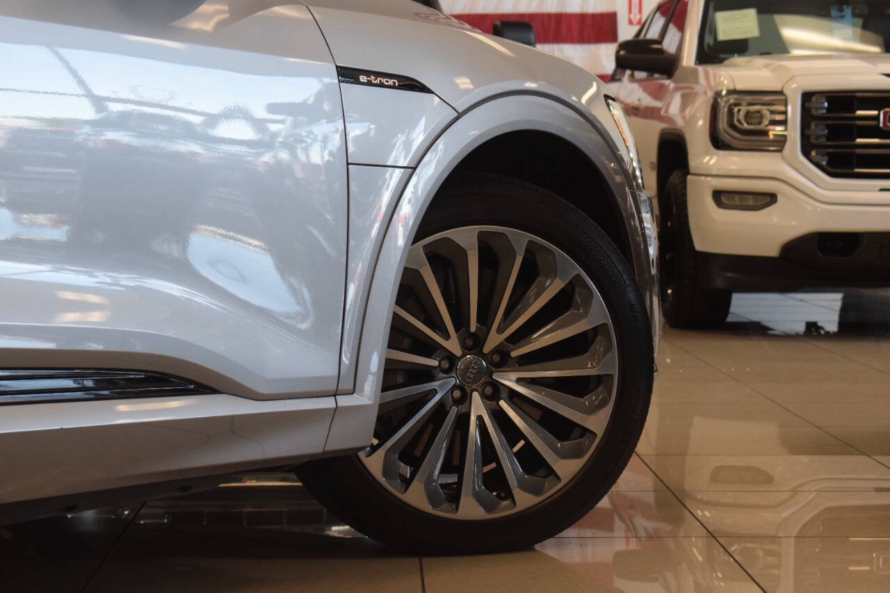 Used 2019 Audi e-tron Prestige w/ Prestige Package AWD/4WD image 39