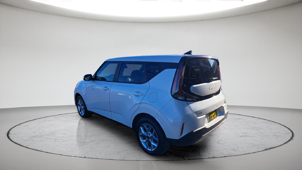 Used 2023 Kia Soul LX w/ LX Technology Package FWD image 7