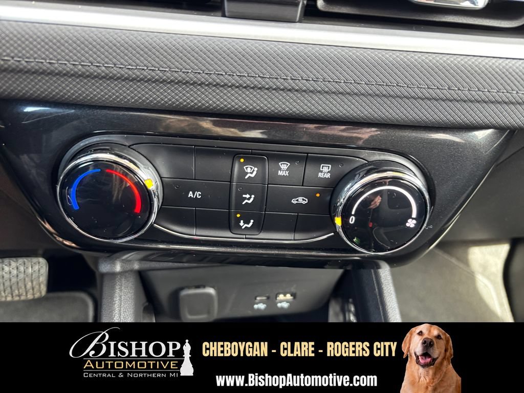 Used 2025 Chevrolet TrailBlazer LT AWD/4WD image 17