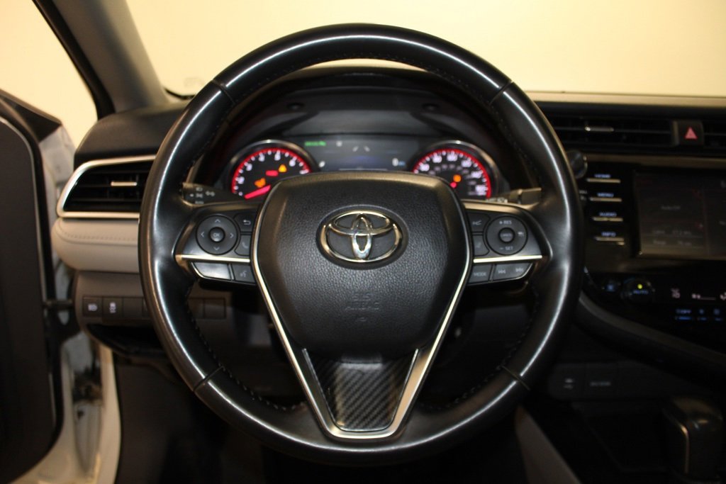 Used 2018 Toyota Camry XSE image 4