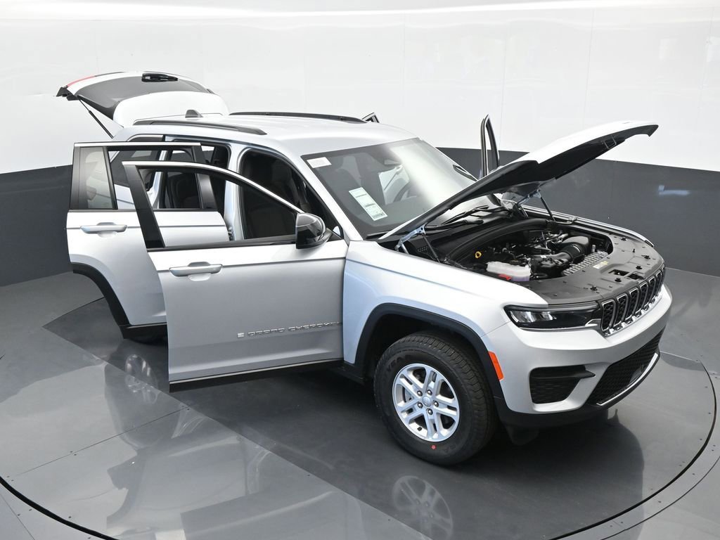 Used 2024 Jeep Grand Cherokee Laredo w/ Trailer Tow Package image 53